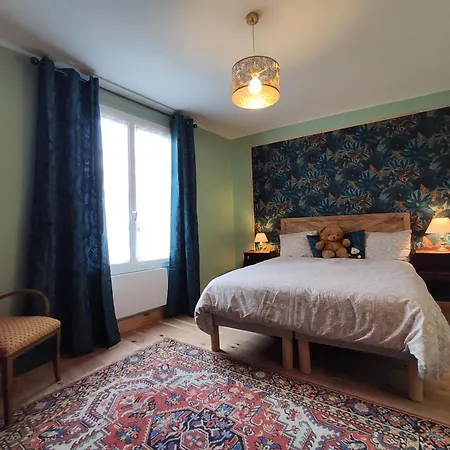 Right Between Two Coast Lines * Montsenelle